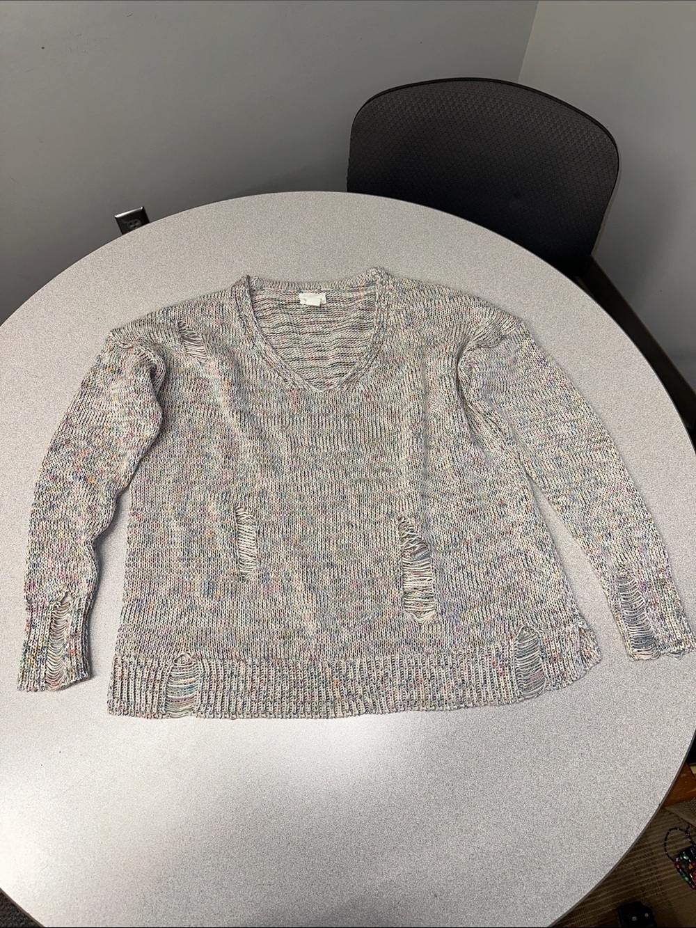 Caslon Heathered Multicolor Distressed V-Neck Sweater women’s Medium